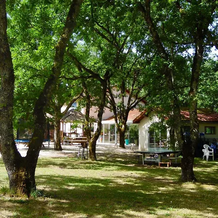 Bungalow De 2 Chambres Avec Piscine Partagee Terrasse Amenagee Et Wifi A Payrac